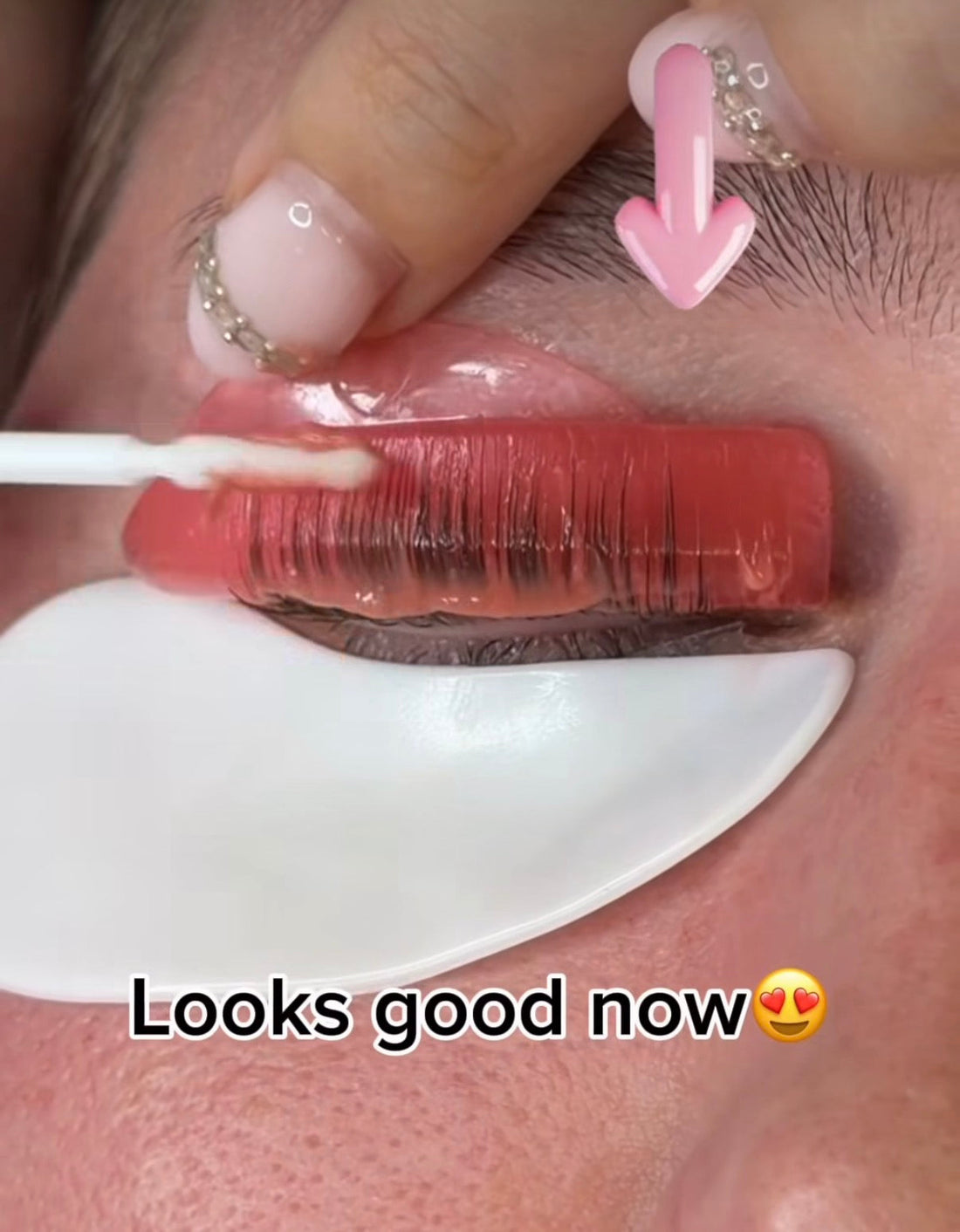 Long front lashes correctly placed on a lash lift shield after using the switch-to-opposite-eye trick