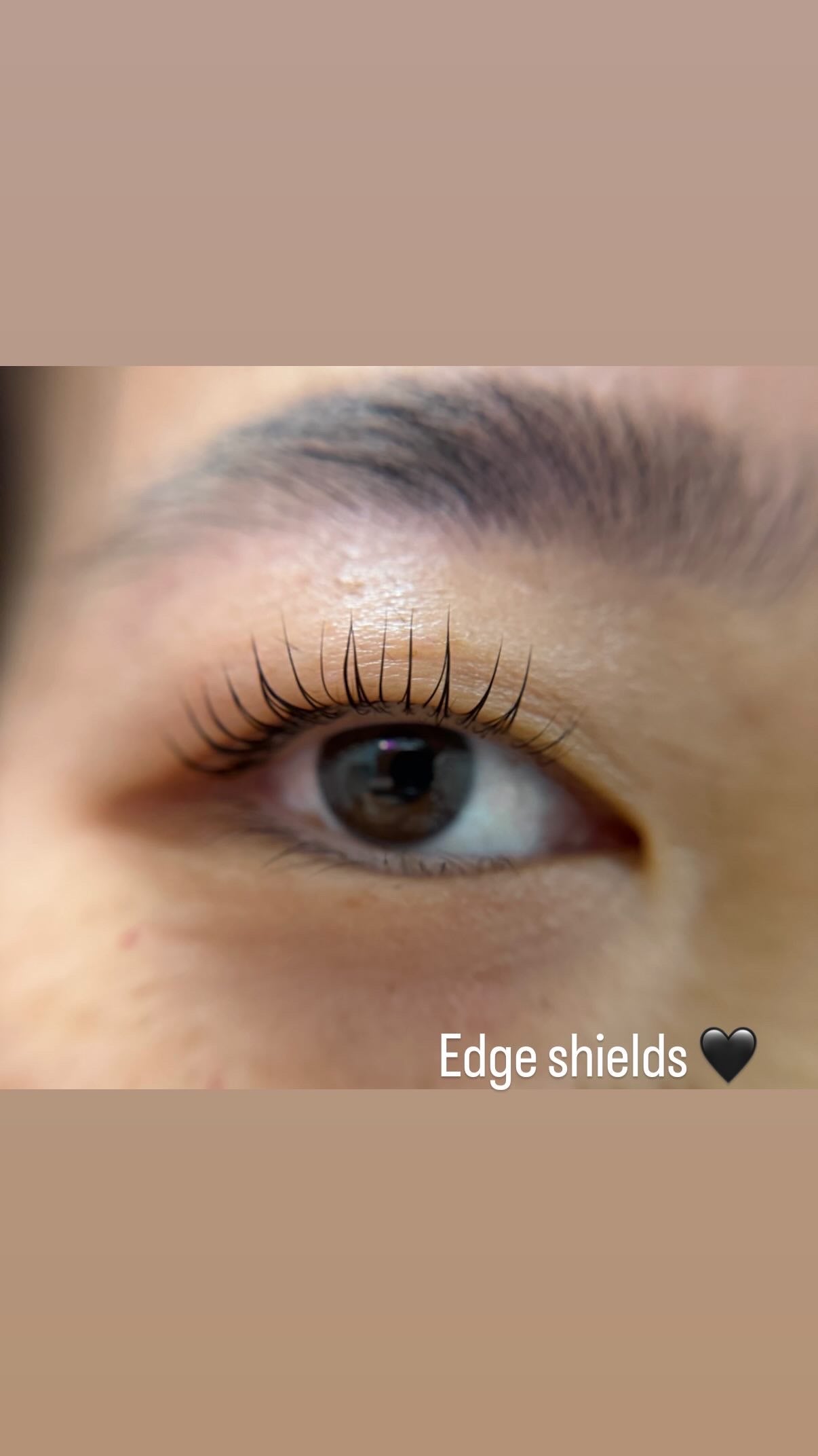 Edge no-glue shields : L curl - application demonstration - by Lifted Lounge
